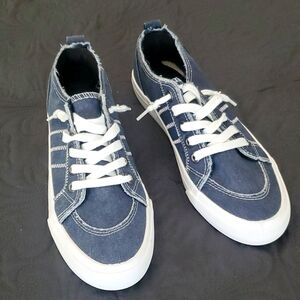Blue Jean Kory women's tennis shoes size 8.5 NWOT